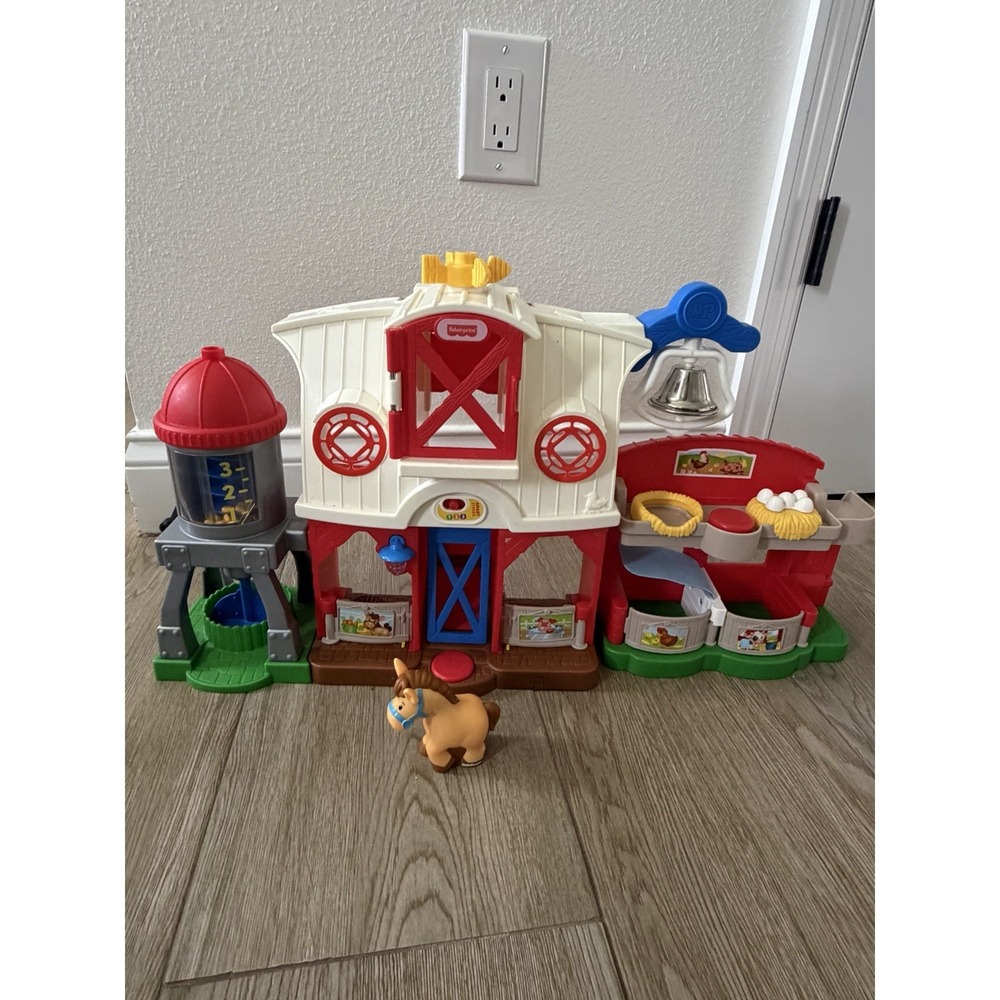 2019 Fully working Fisher Price Little People Farm with horse.